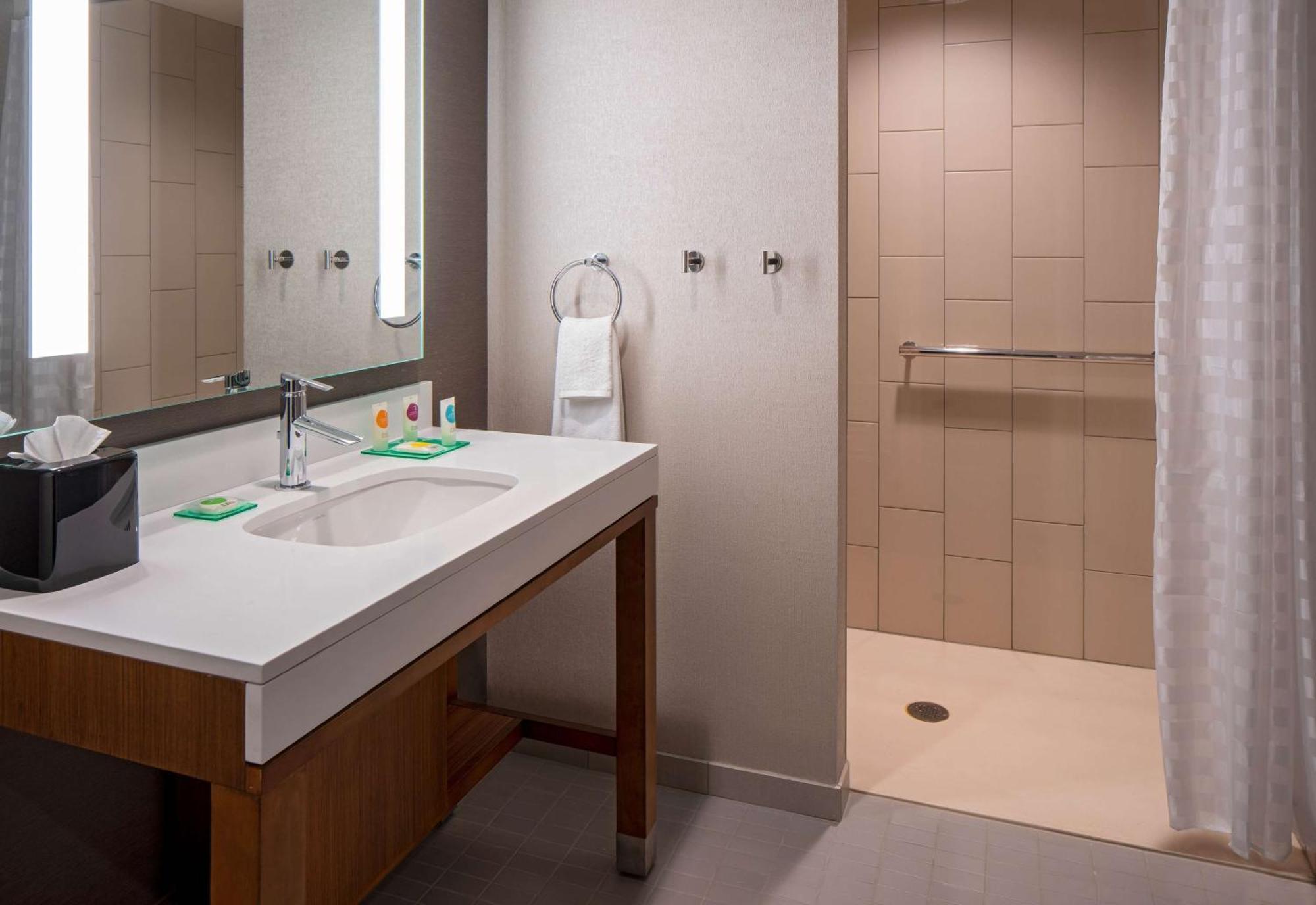 Hyatt Place Indianapolis Downtown Exterior photo