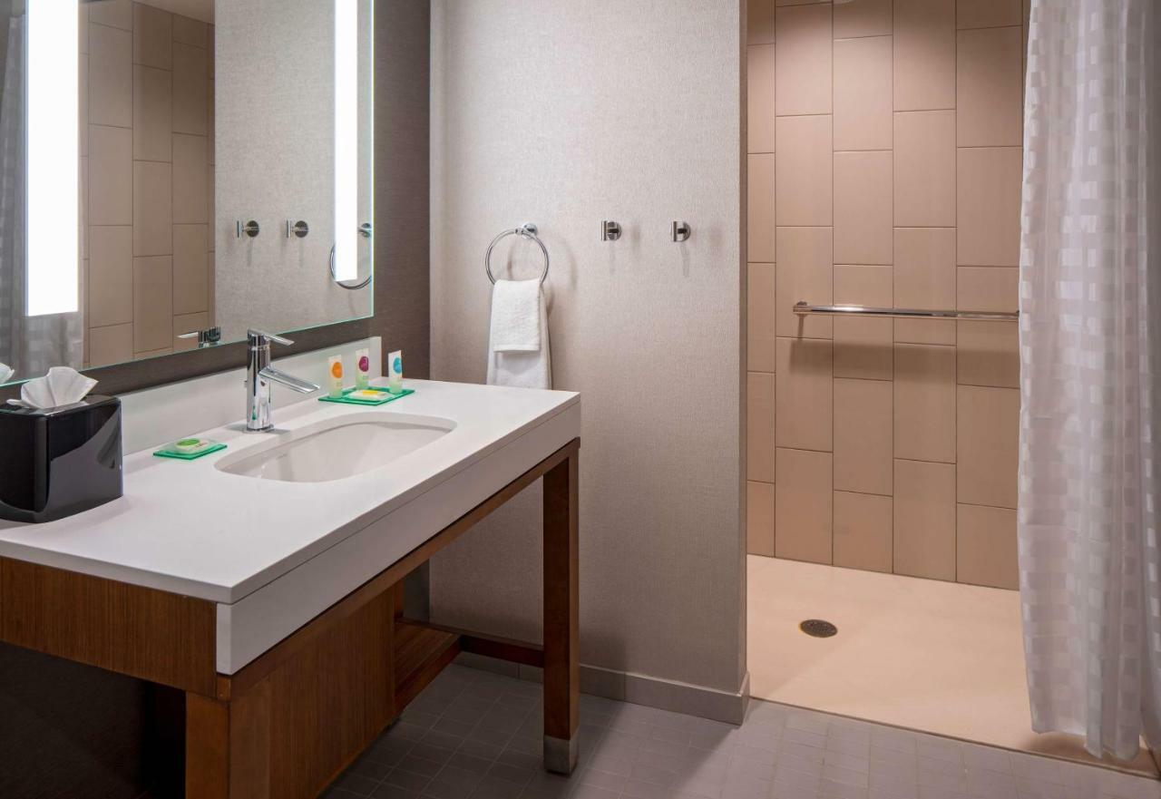 Hyatt Place Indianapolis Downtown Exterior photo