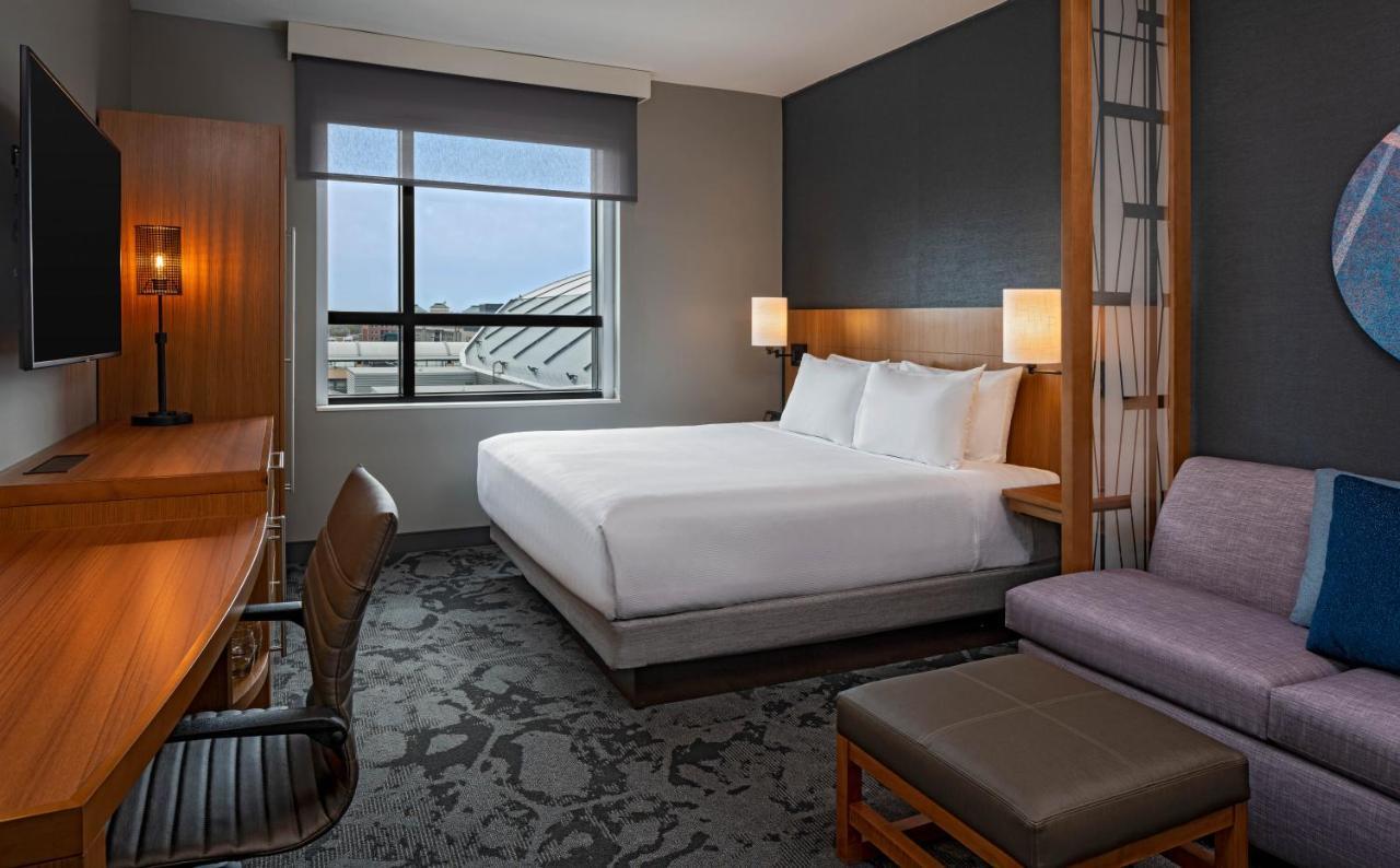 Hyatt Place Indianapolis Downtown Exterior photo